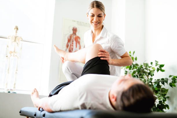 Servicios modern rehabilitation physiotherapy woman worker with client